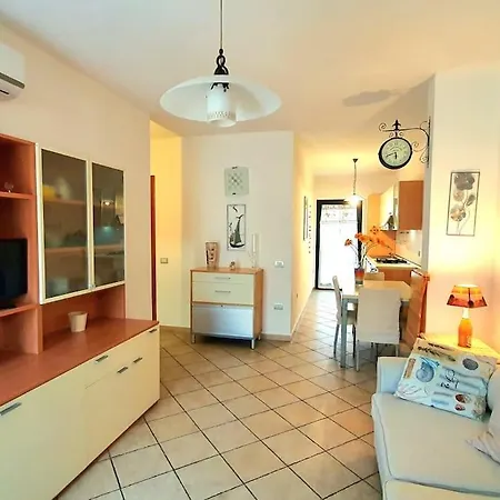 Mikey Con Terrazza Apartament *