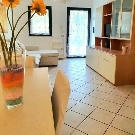 Mikey Con Terrazza *